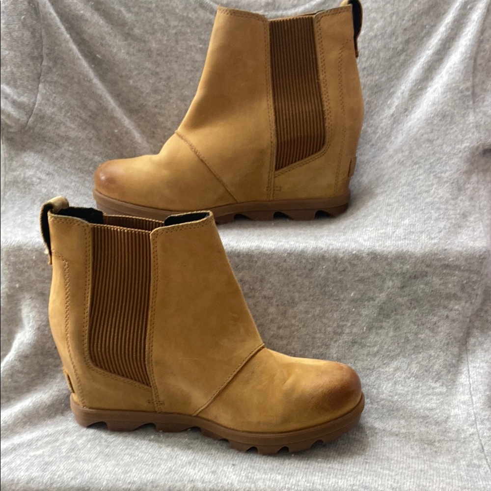 Sorel Women's Camel Wedge Boots